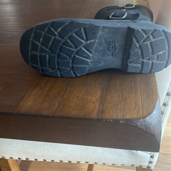 UGG Kinzey weather boots Hardly worn ONLY BLACK AVAILABLE NOW - Picture 3 of 4